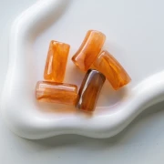 Cuentas de tubo curvado 29x14 mm en acrílico transparente - Marrón jaspeado x10