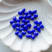 Cuenta flor irregular 18x17 mm en vidrio opaco - Azul oscuro x1