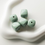Cuentas cubo irregular 16x17 mm - segunda opción - Acrílico opaco Verde Salvia x10