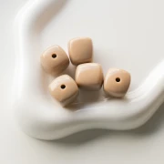 Cuentas cubo irregular 16x17 mm - segunda opción - Acrílico opaco - Taupe x10