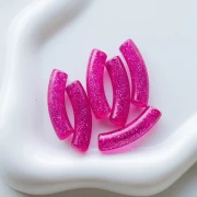 Cuentas tubo curvadas 32x8 mm acrilico transparente - Fucsia Glitter Plateado x6
