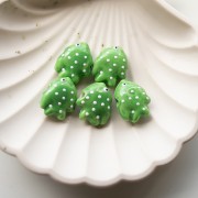 20x16 mm Cuenta pez de cerámica, lunares - Verde - Blanco x1