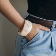 Pulsera de junco grueso irregular de acrílico opaco 62 mm - Beige jaspeado - Marrón