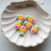 Cuenta pez de vidrio 20x13 mm - Lunares - Rosa - Naranja - Verde menta x1