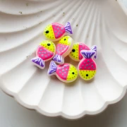 Cuenta pez de vidrio 20x13 mm - Lunares - Amarillo fluorescente - Rosa fluorescente - Violeta x1