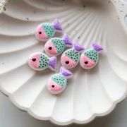Cuenta pez de vidrio 20x13 mm - Lunares - Rosa - Verde menta - Violeta x1