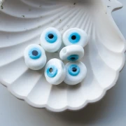 Cuenta de vidrio oval irregular 21x17 mm - Motivo ojo - Blanco - Azul cielo x1