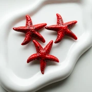 Colgante estrella de mar, 49x45 mm, acrílico - Rojo - Negro jaspeado x1