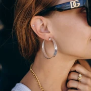 Pendientes de aro abiertos y anchos, martillados, de 47 mm - Chapado en plata fina x2
