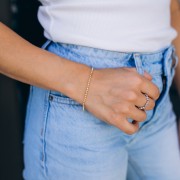 Pulsera de malla con bolas estriadas de 2 mm - Chapada en oro de 3 micras x 17 cm