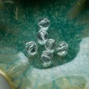 Cuentas redondas irregulares facetadas de 10 mm de resina transparente - Crystal x6