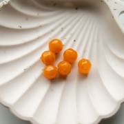 Cuentas redondas irregulares facetadas de 10 mm de resina translúcida - Albaricoque veteado x6