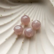 Cuentas redondas irregulares facetadas de 12 mm de resina transparente - Rosa antiguo nacarado x4