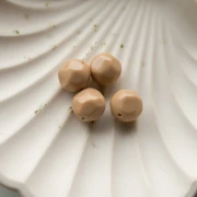 Cuentas redondas irregulares facetadas de 12 mm, de resina opaca - Beige x4