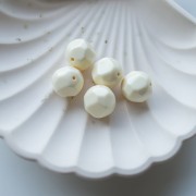 Cuentas de resina opacas facetadas irregulares redondas de 14 mm - Crudo x1