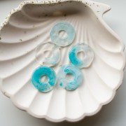 Colgante donut de resina 21 mm - Transparente - Turquesa jaspeado x1