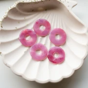 Colgante donut de resina 21 mm - Jaspeado frambuesa x1