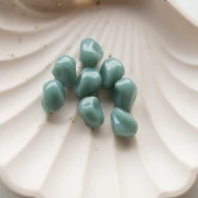Cuentas irregulares 13x9 mm en resina opaca - Celadon x8