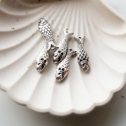 Distanciador pez resina 27x9 mm - Plata x1