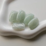 Cuenta rectángulo estriado 25x17 mm en resina - Verde grisáceo con purpurina Dorado x1