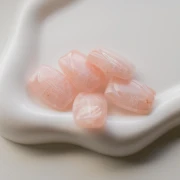 Cuenta rectángulo estriado 25x17 mm en resina - Rosa pálido con purpurina Dorado x1