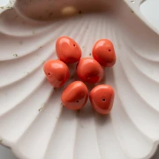 Cuentas tipo nugget de resina opaca, 12 x 15 mm - Rosa coral, 6 unidades