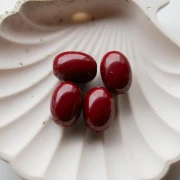 Cuenta con forma de oliva de 21 x 15 mm de resina opaca - Burdeos x1