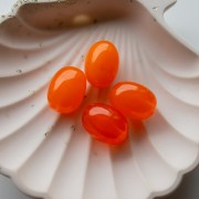 Cuenta con forma de oliva de 21 x 15 mm de resina translúcida - Efecto marmolado naranja fluorescente x1