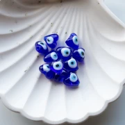 Cuenta corazón de vidrio 9,5x11 mm - Motivo ojo - Azul oscuro - Blanco x1