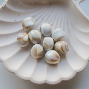 Cuentas acrílicas irregulares 15x14 mm - Blanco jaspeado - Marrón x10