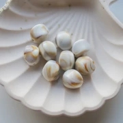 Cuentas acrílicas irregulares 15x14 mm - Blanco jaspeado - Marrón x10