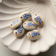 Cuenta cerámica ovalada 21x16 mm - Motivo pez - Blanco - Ocre - Azul x1