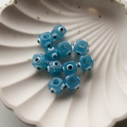 Cuenta cubo resina 8 mm - motivo ojo en relieve - Azul - Blanco x1