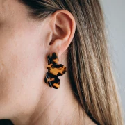Pendientes media flor 47x27 mm - Carey - Marrón - Negro x2
