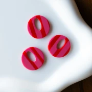 Colgante hueco redondo de acetato de 21 mm - Rosa - Rayas rojas x1