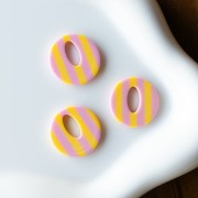 Colgante redondo hueco de acetato 21 mm - Rayas Rosa claro - Amarillo x1