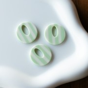 Colgante de acetato redondo de 21 mm - Rayas verde claro - Crudo x1