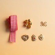 Mi bisutería - Kit de collar con cinta de algodón y dijes de corazón