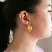 Pendientes de aro anchos de 29 mm de resina - Con purpurina plateada x2