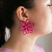 Pendientes de flor de hilo - volumen 3D - 52 mm de rafia - Fucsia x2