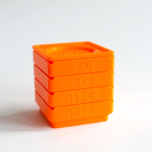 Clasificador de cuentas de Rocalla de 6 x 6 x 2 cm, 4 tamaños - Naranja intenso x1