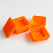 Clasificador de cuentas de Rocalla de 6 x 6 x 2 cm, 4 tamaños - Naranja intenso x1