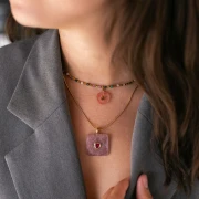 Colgante cuadrado facetado de 33 x 25 mm de piedra preciosa y corazón de circonita - Cuarzo fresa