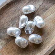 Cuenta irregular de 26 x 18 mm, imitación de perla de agua dulce - Blanco nacarado x1