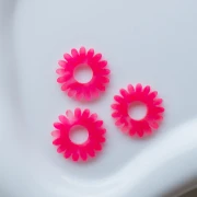 Colgante de flor de margarita de 20 mm de acetato - Efecto marmolado rosa fluorescente x1
