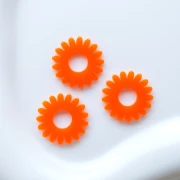 Colgante de flor de margarita de 20 mm, acrílico translúcido - Naranja x1
