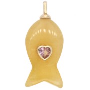 Colgante con forma de pez de 29 x 13 mm con un corazón de circonita y una piedra preciosa teñida - Jade amarillo x1