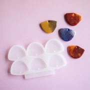 Molde de silicona de Géa Creations para crear colgantes geométricos de 27 x 35 mm