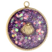 Dije redondo de 17,5 mm con motivo de concha. Resina epoxi. Acero inoxidable 304 dorado. Violeta x1