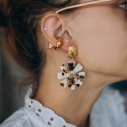 Colgantes con forma de flor de 40 mm, de acetato y acero inoxidable 304 Dorado - Blanco nacarado x2